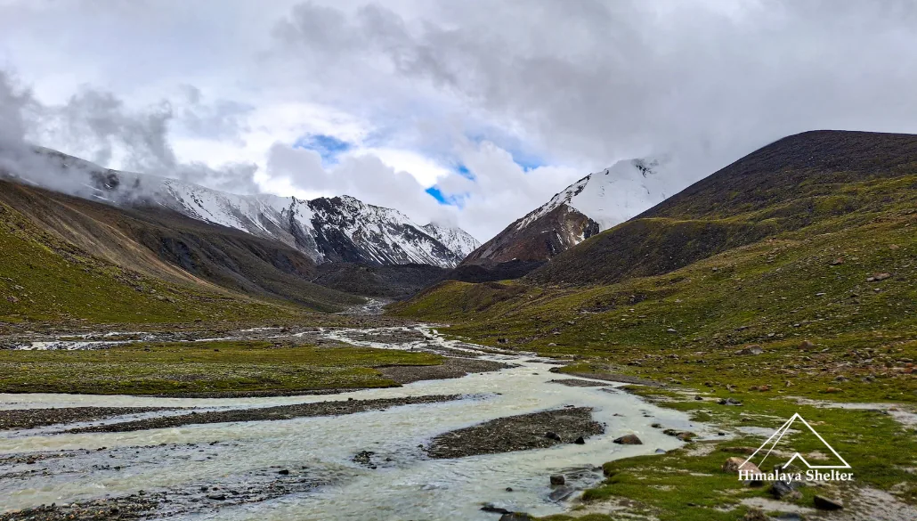 streams in pin parvati pass trek
